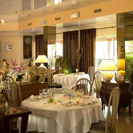 Logis Chez Bach Hotel Chaussin Bagian luar foto